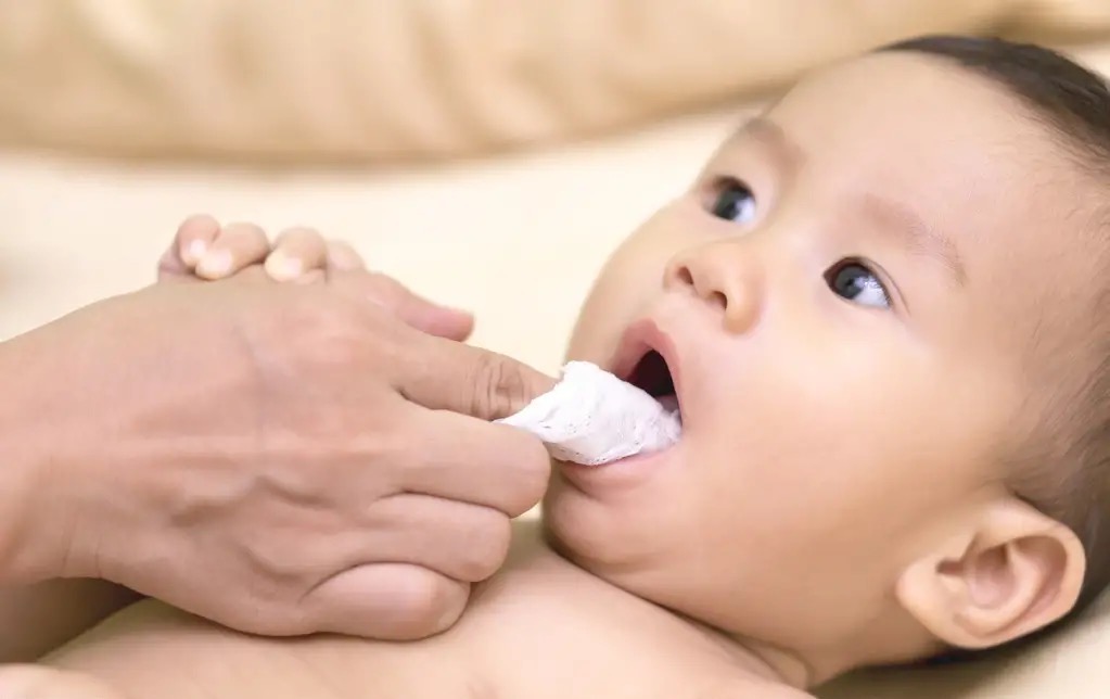 新手爸妈必知的新生儿护理技巧,新生儿护理需要知道的哪些事