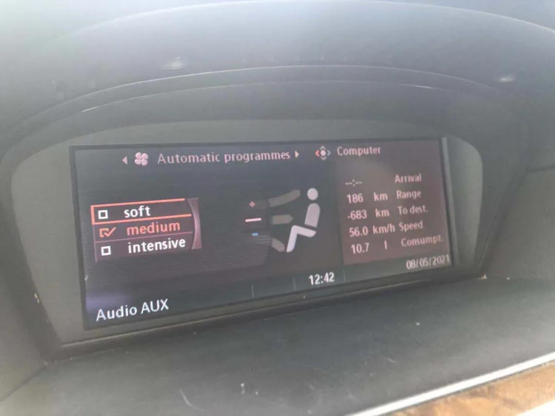 我，月薪2300，买了一辆巴伐利亚味的行政级轿车