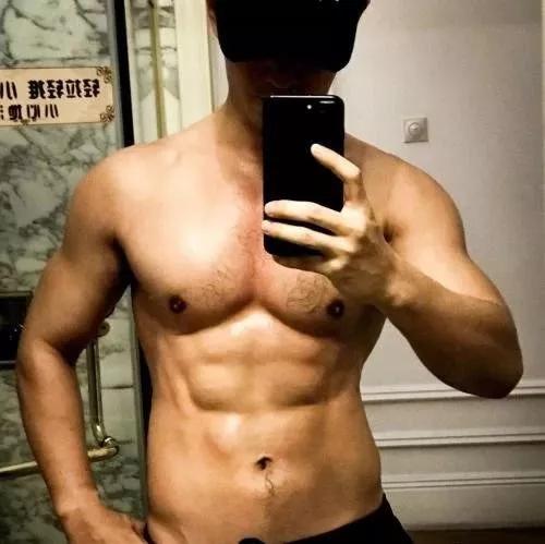 李现有没有腹肌,李现的真腹肌