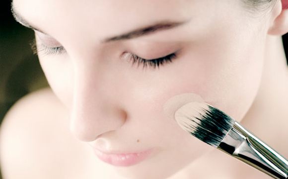 上粉底脸上搓泥是怎么回事啊,一上妆就搓泥怎么办