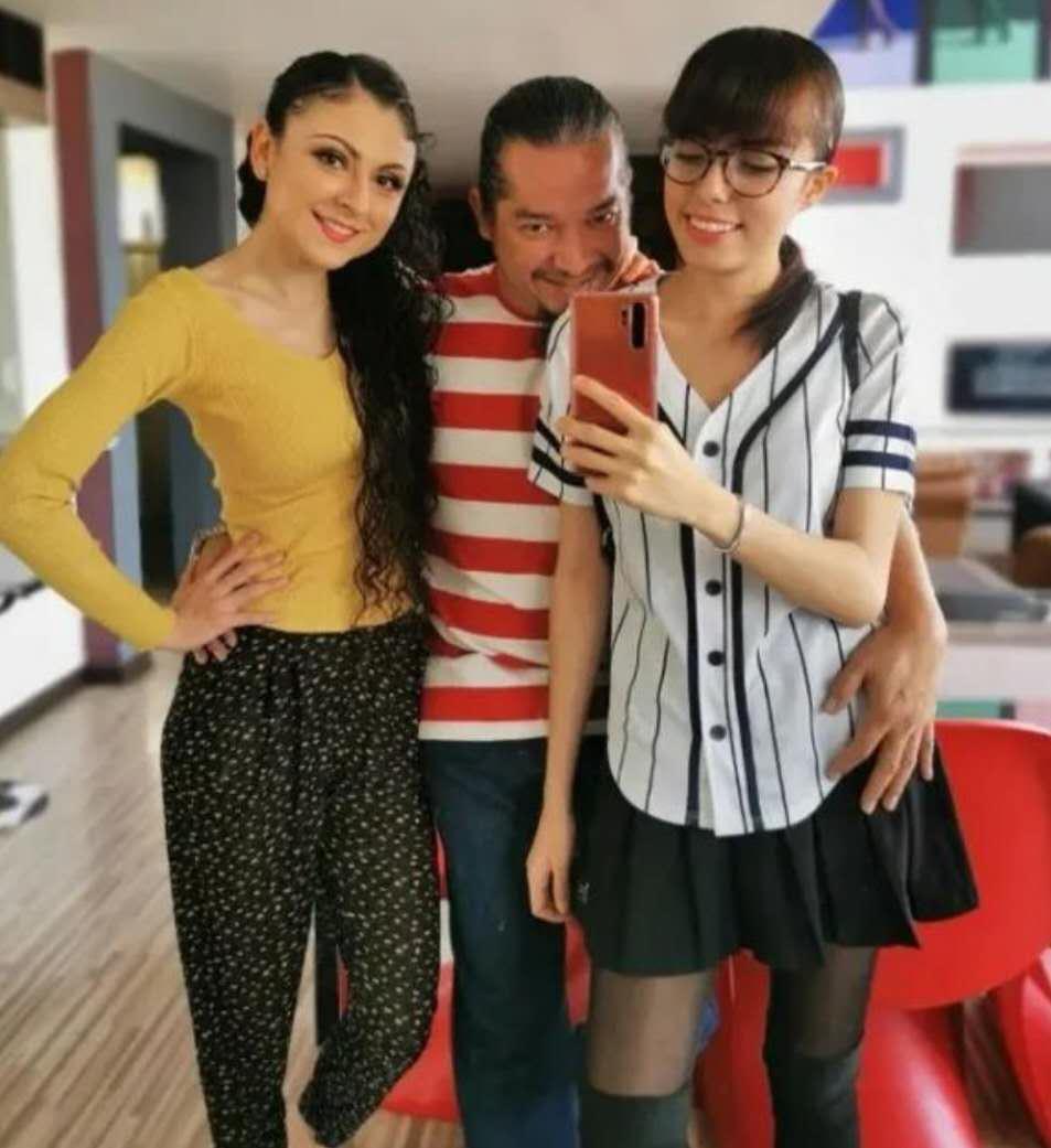 墨西哥富豪太会玩,夫妻俩生活嫌无趣,找18岁美女凑够“斗地主”