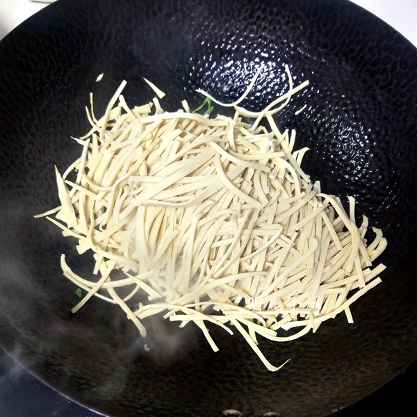 30几岁头发白了可以吃叶酸吗,头发白吃正常人的叶酸管用吗