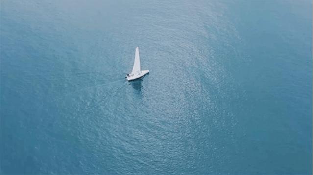 珠海玻璃天空之镜,珠海天空之镜跟日月贝近吗