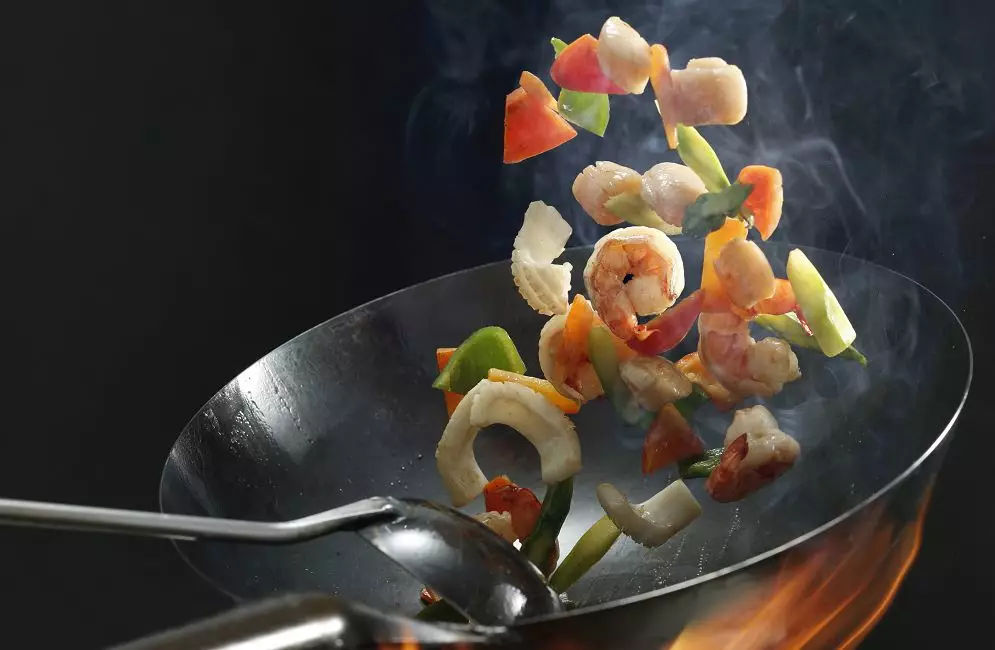 电磁炉和明火炒菜的区别,明火和大功率电磁炉炒菜哪个好吃