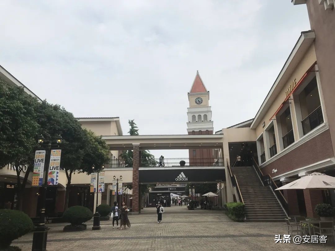 奥特莱斯购物中心早期以什么取胜,商业地产奥特莱斯