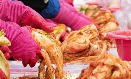 公安部a级通缉令在逃19年主犯落网,法治新闻速览全集