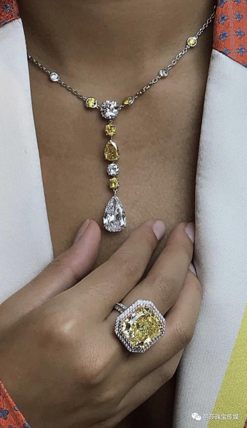 2021流行色亮丽黄太难穿?一件珠宝让你时髦一整年