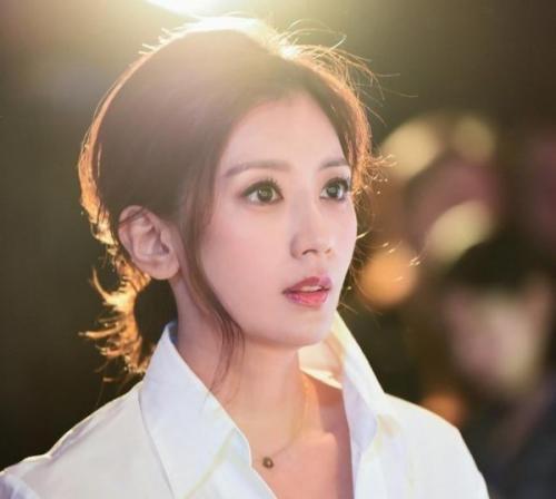 有这四种眼型的女生颜值肯定不低,桃花眼的女人眼型