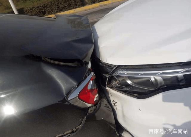 观致5碰撞五星,观致5对撞重卡