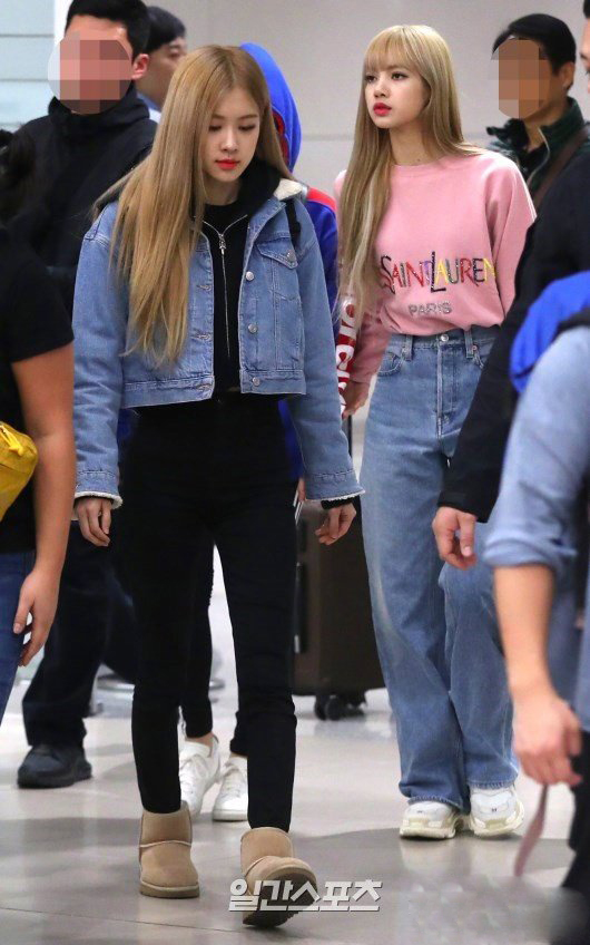 blackpink女团中的蓝色半肩衣,韩国女团blackpink是什么风格