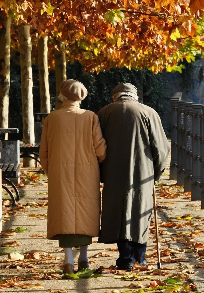 “朋友圈要屏蔽父母吗？”其实“朋友圈”只是一个沟通桥梁