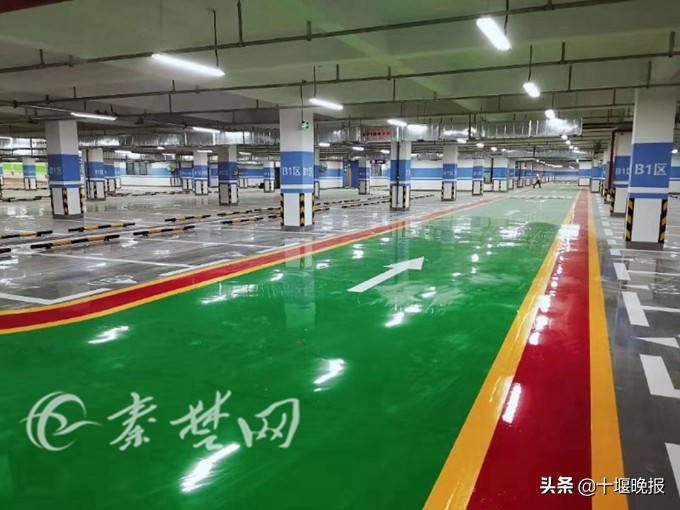 十堰市政服务中心免费停车场,十堰新增立体停车场