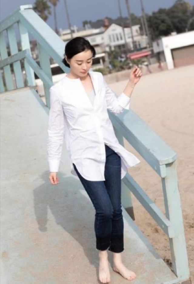 马伊琍穿松紧带裤子,马伊琍穿露脐