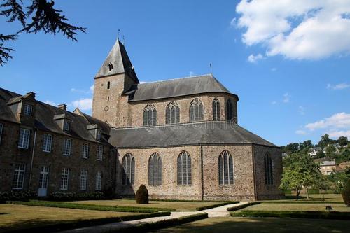 莫泊桑生活不像你想象中的那么好,莫泊桑生活并非一帆风顺