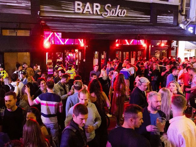 掩耳盗铃!疫情危机四伏,英国又一次选择躺平葫芦里卖什么药?