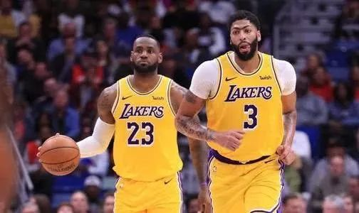 詹姆斯的传球意识到底有多强,35岁詹姆斯抢断湖人