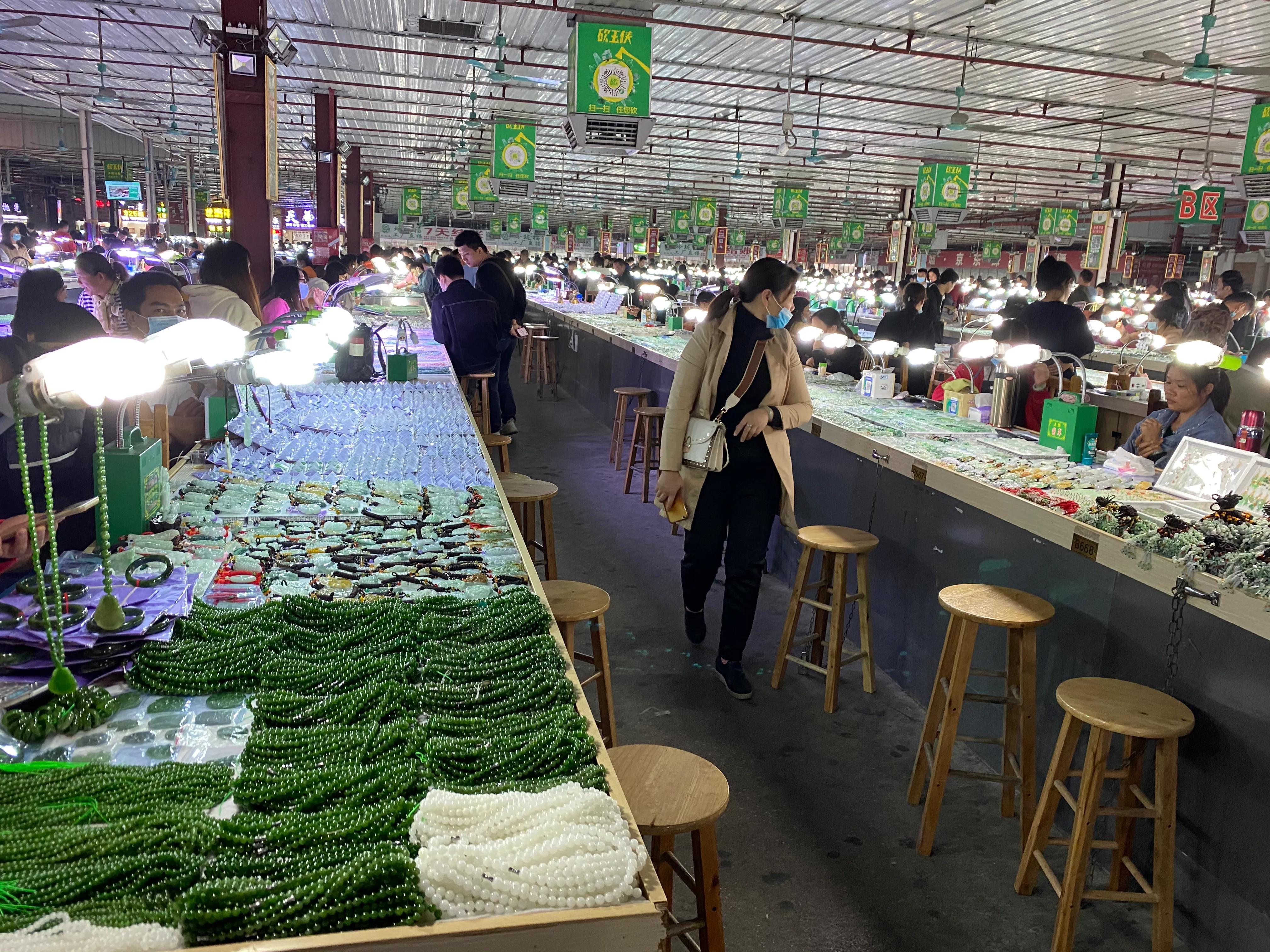 四会天光墟翡翠市场是真玉吗,广东四会天光墟翡翠批发议价吗