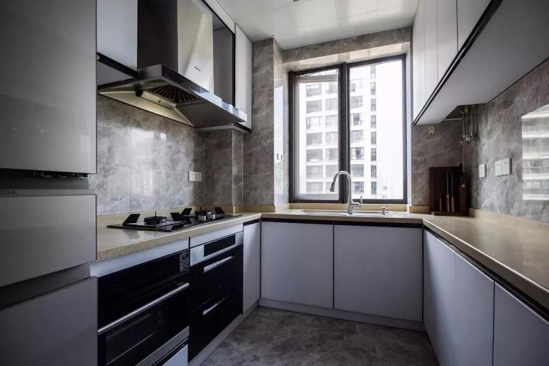 浅色中式电视柜一体背景墙,简单便宜的中式风格的电视墙