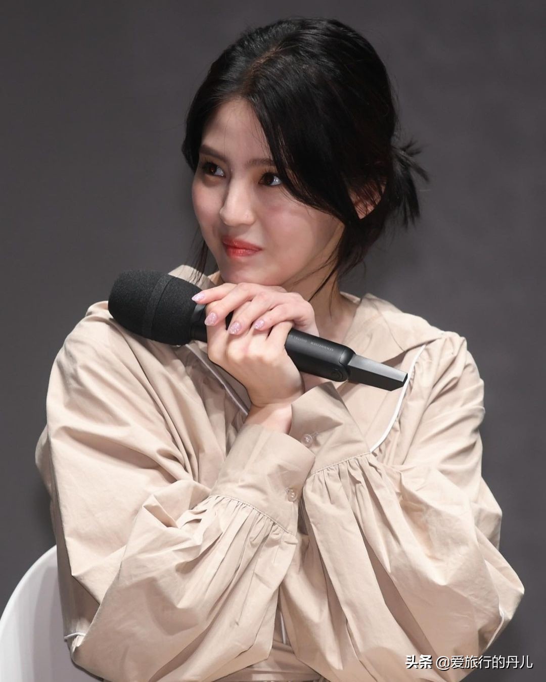 韩国女星韩素希红发,韩素希穿搭欧美绿色裙子