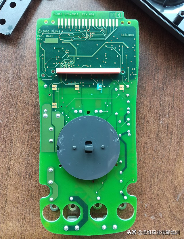 fluke万用表15b+和18b+的区别,fluke万用表和国产的对比