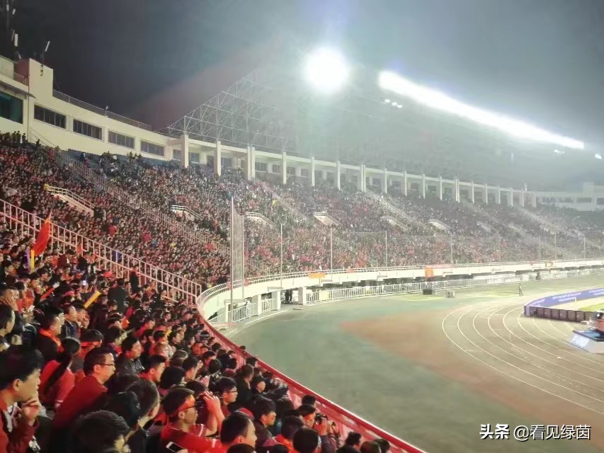 朱雀体育场采访球迷视频,朱雀体育场足球比赛