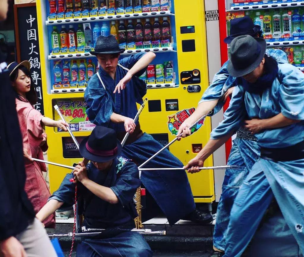 日本街头捡垃圾,日本人街头捡垃圾