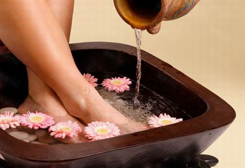 汗脚容易干裂吗,汗脚突然变干脚裂口什么原因