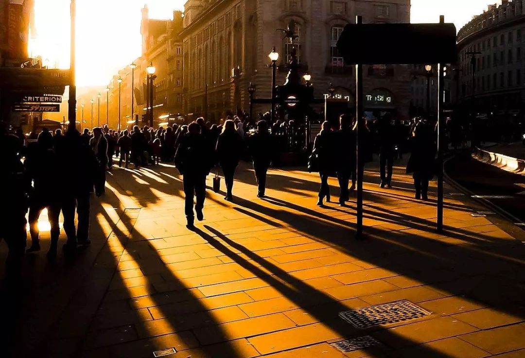 越是危机越能看清人性,所有危机的背后都是人心的危机
