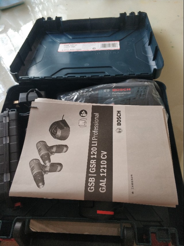 博世gsb12手电钻开关拆解,博世gsb120手电钻电池