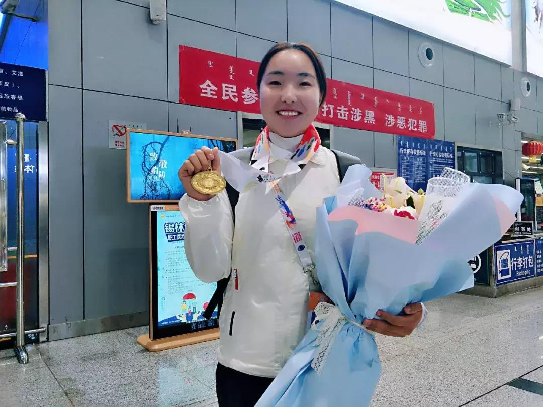 孟根其其格简介歌手,孟根其其格