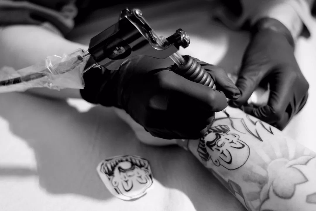 如何零基础纹纹身,刚纹了纹身怎么出门