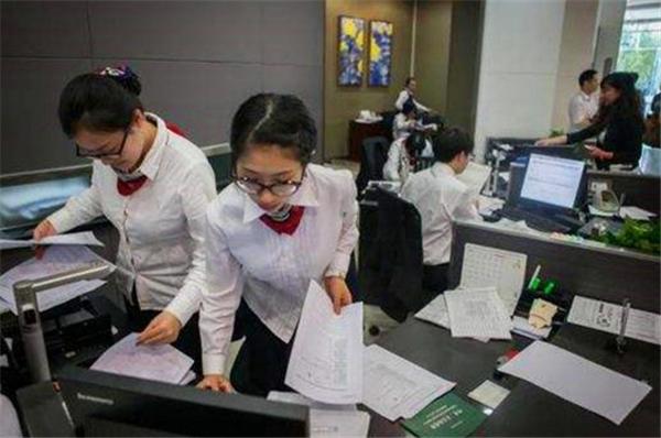 银行待遇好还是保险待遇好,银行待遇最好的行业