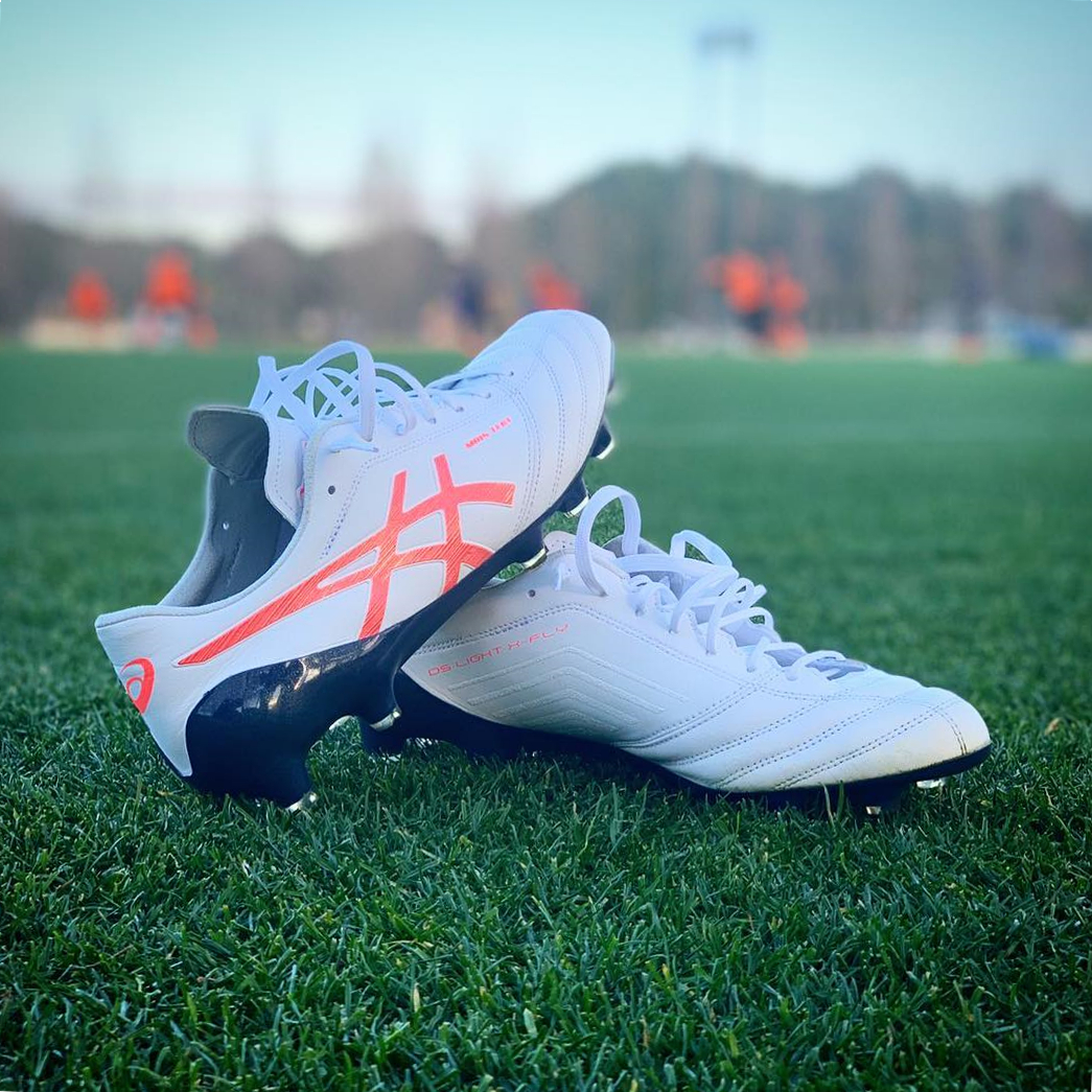 为什么伊涅斯塔老卡不能买,伊涅斯塔专属战靴