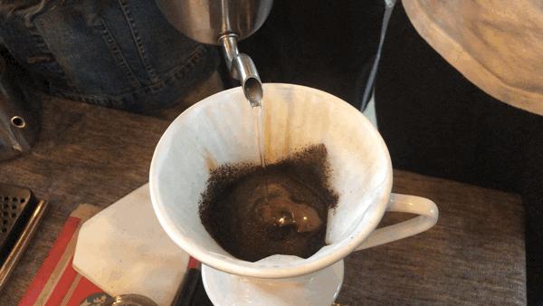 快速入门一杯好喝的手冲咖啡,自己手磨咖啡怎么冲泡