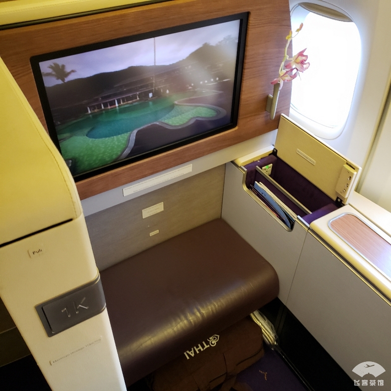 打卡泰航波音747头等舱，贴心空姐疯狂投喂，大龙虾鱼子酱吃到撑