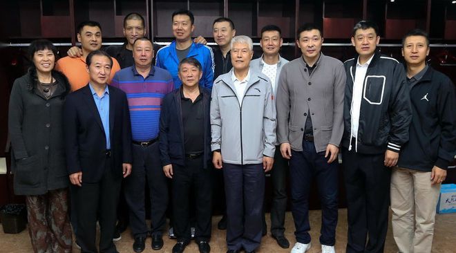 男篮曾逼FIBA修改规则，3中锋齐聚NBA，最近13年却只能依靠易建联