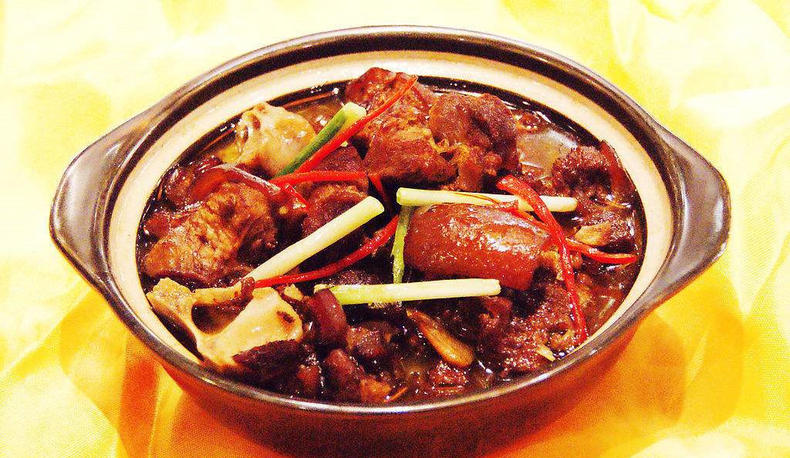 如何快速去除猪蹄皮的腥味,烀猪蹄儿如何去除肉腥味