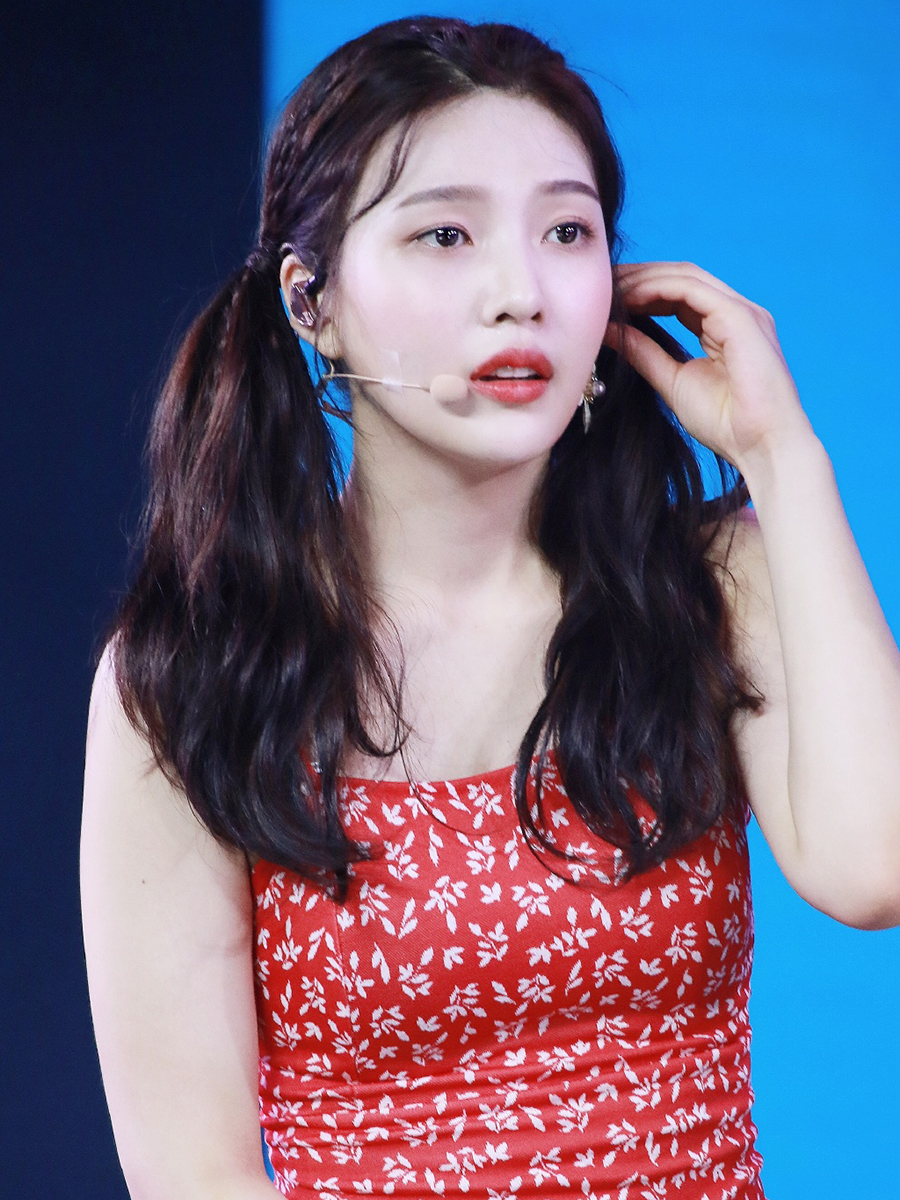 joy朴秀荣彩虹裙,joy朴秀荣绿色连衣裙