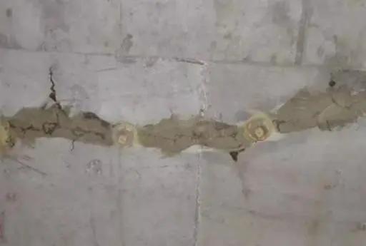 自建房水泥板开裂怎样处理,农村自建房混凝土裂缝怎么补救