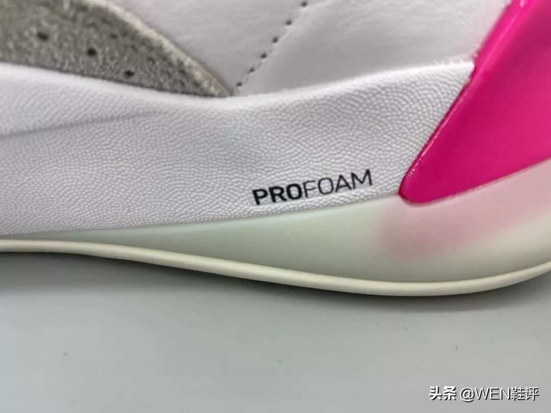 库兹马最好看的篮球鞋图片,三球篮球鞋和库兹马篮球鞋