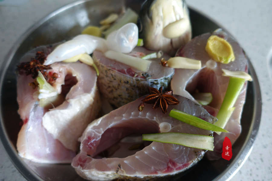 炖鱼的家常做法草鱼炖豆腐,五花肉草鱼炖豆腐怎么做才好吃啊