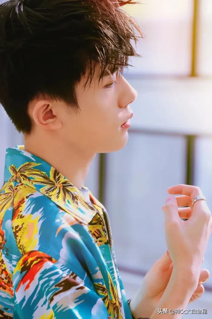 易烊千玺超帅抖音,帅气无比的易烊千玺