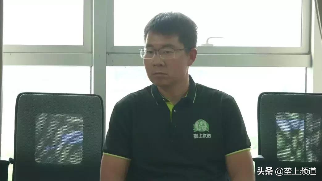 垄上优选战略携手圣果酒庄，就喜欢这种美酒佳肴纷至沓来的感觉...