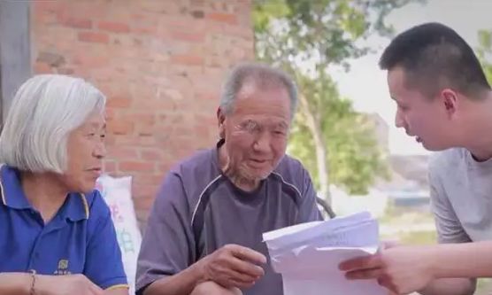 85后小伙在农村卖土特产,19岁农村小伙卖土特产