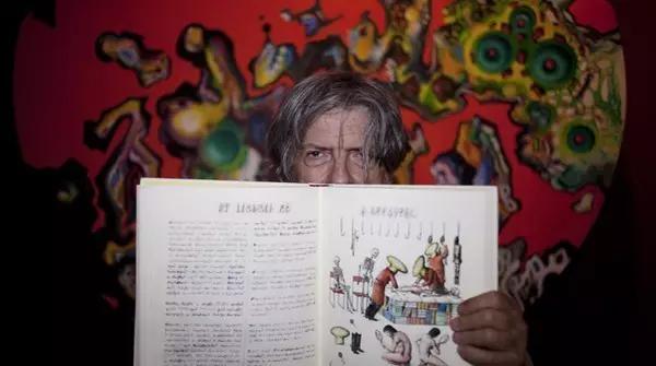 这本天马行空的百科全书有400多页，我却一个字都看不懂