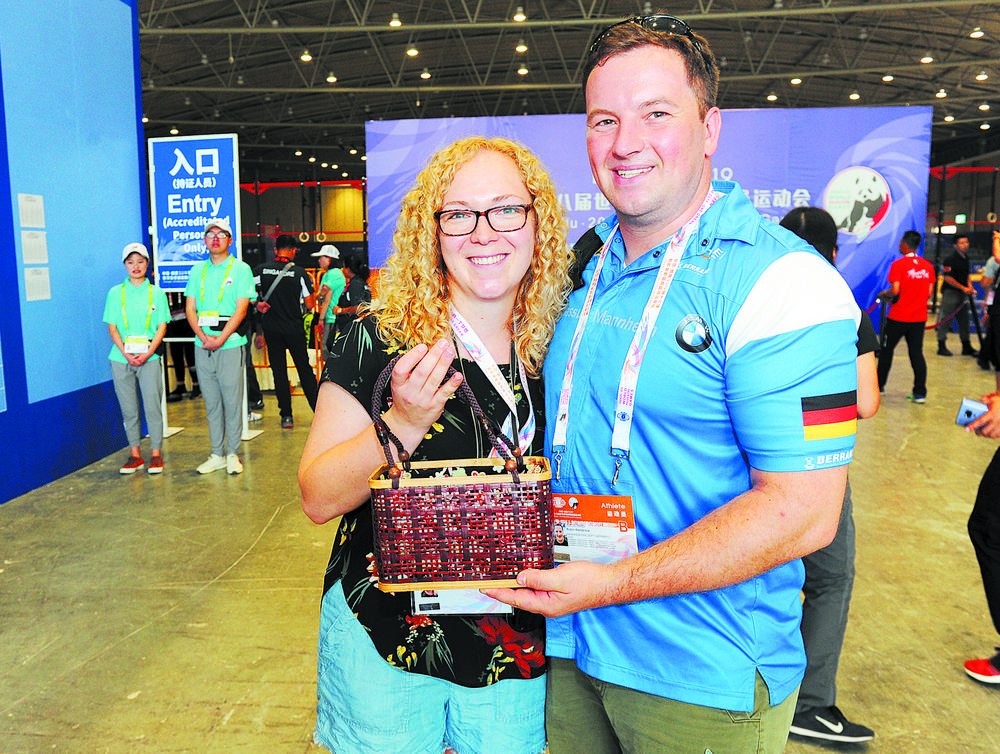 世警会向所有运动员送出6份“成都礼物”！究竟哪六件才能代表成都？