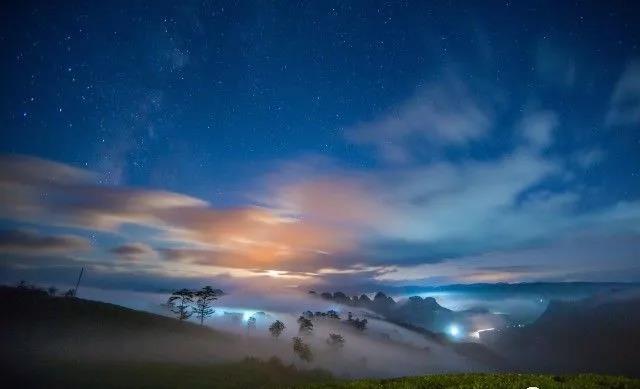 天凉好个秋出游,周末露营看日出云海