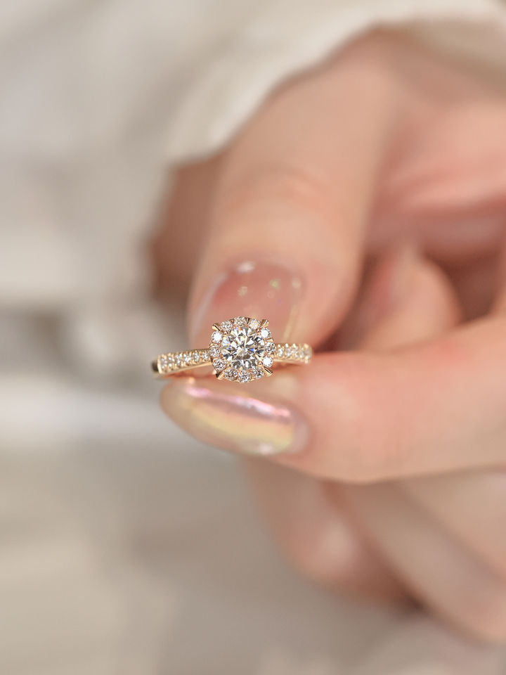 钻戒的戒托一般是什么材质,翡翠戒托一般用什么材质