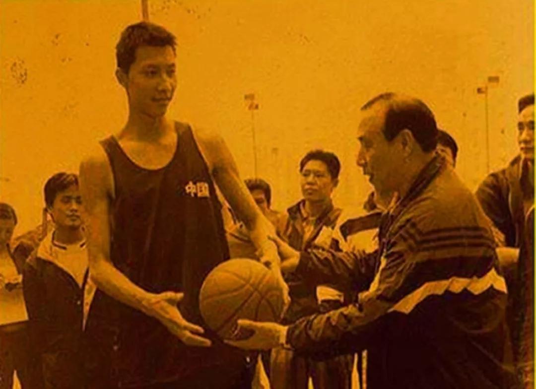 易建联(16年),顶天立地