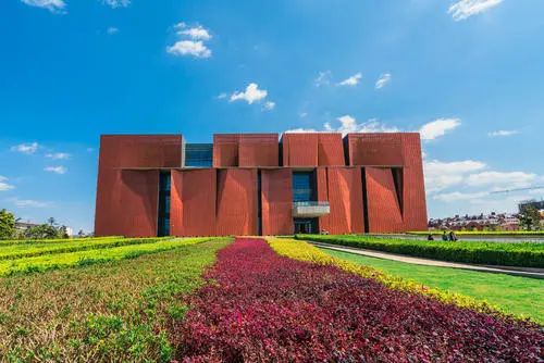 鏂颁簹娲蹭綋鑲插煄杩愬姩鏄ュ煄,椋庡皻涔嬭